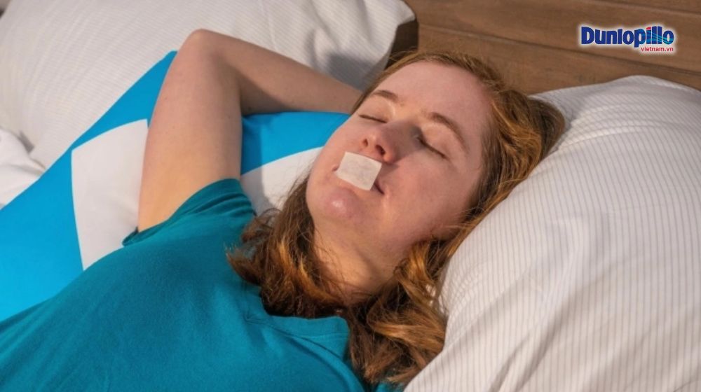 10 cách giúp trị ngáy ngủ hiệu quả 2 Miếng dán chống ngáy giúp cải thiện hô hấp