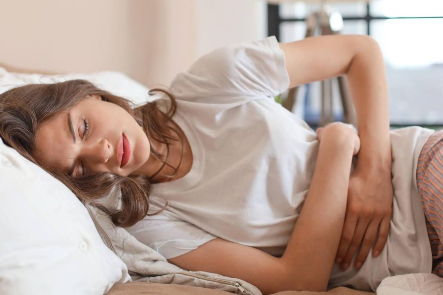 Đau bụng khi đang ngủ