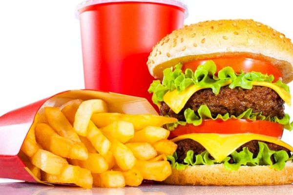 Những loại thực phẩm không tốt cho giấc ngủ đêm của bạn 8 Hạn chế đồ ăn nhanh trước khi ngủ