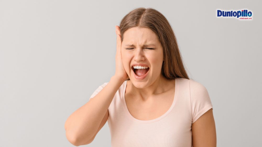 Tác hại của việc đeo tai nghe khi ngủ 3 Đeo tai nghe khi ngủ có thể ảnh hưởng tới thính giác