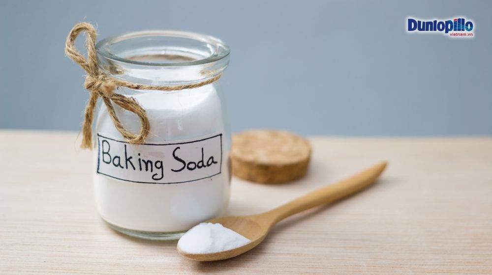 Bí kíp vệ sinh nệm lò xo Dunlopillo 3 Dùng baking soda để xử lý vết bẩn