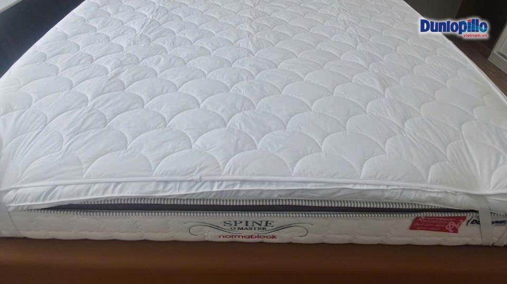 Bí kíp vệ sinh nệm lò xo Dunlopillo 4 Sử dụng topper, bảo vệ nệm