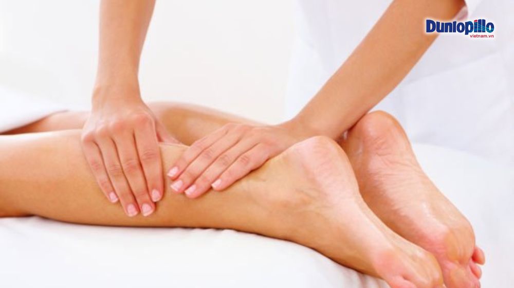 Bài massage chân giúp chữa chứng chuột rút trong khi ngủ 3 Bài massage chân chữa chứng chuột rút khi ngủ