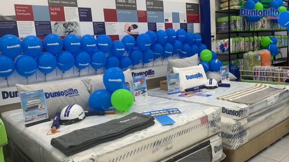 Khu trưng bày các sản phẩm nệm Dunlopillo