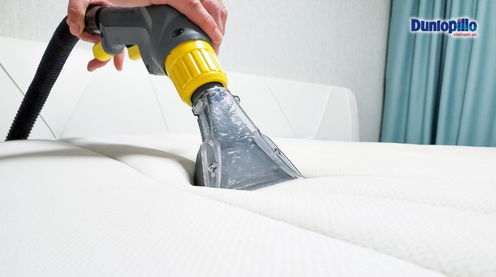 Vệ sinh nệm lò xo Dunlopillo định kỳ