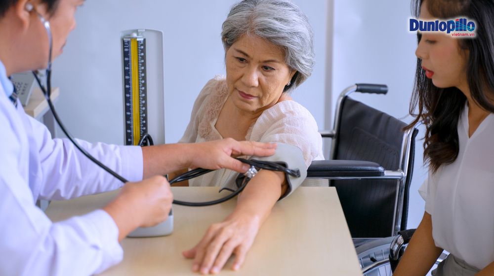 10 bí quyết mang đến giấc ngủ ngon cho người lớn tuổi 5 Thăm khám bác sĩ định kỳ là điều nên làm