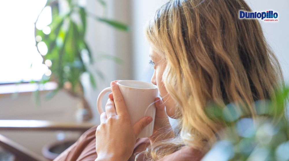 Mất ngủ kinh niên: 9 phương pháp cải thiện giấc ngủ 7 Tránh uống cà phê, trà trước giờ đi ngủ