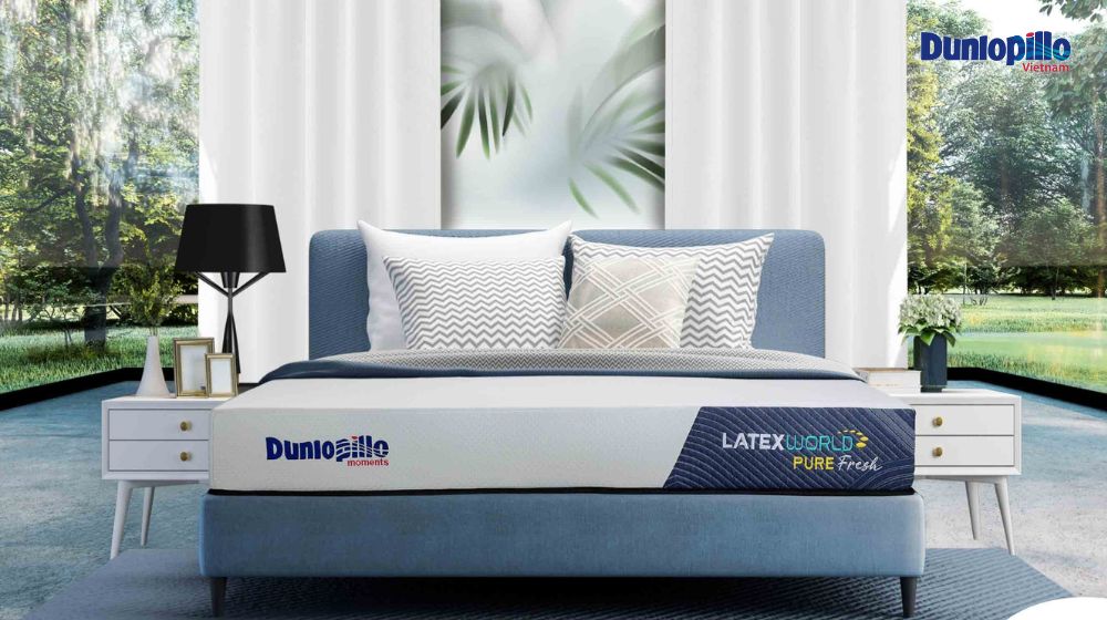 Đặt nệm trên giường để đảm bảo độ phẳng, tránh hư hỏng