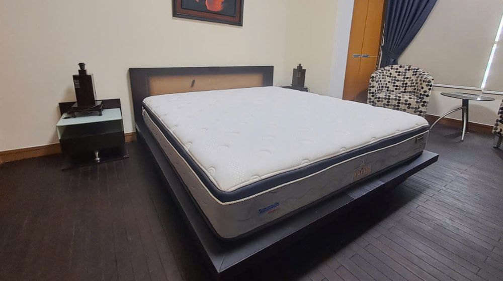 Khách hàng đánh giá nệm lò xo Dunlopillo Imperial khá nặng