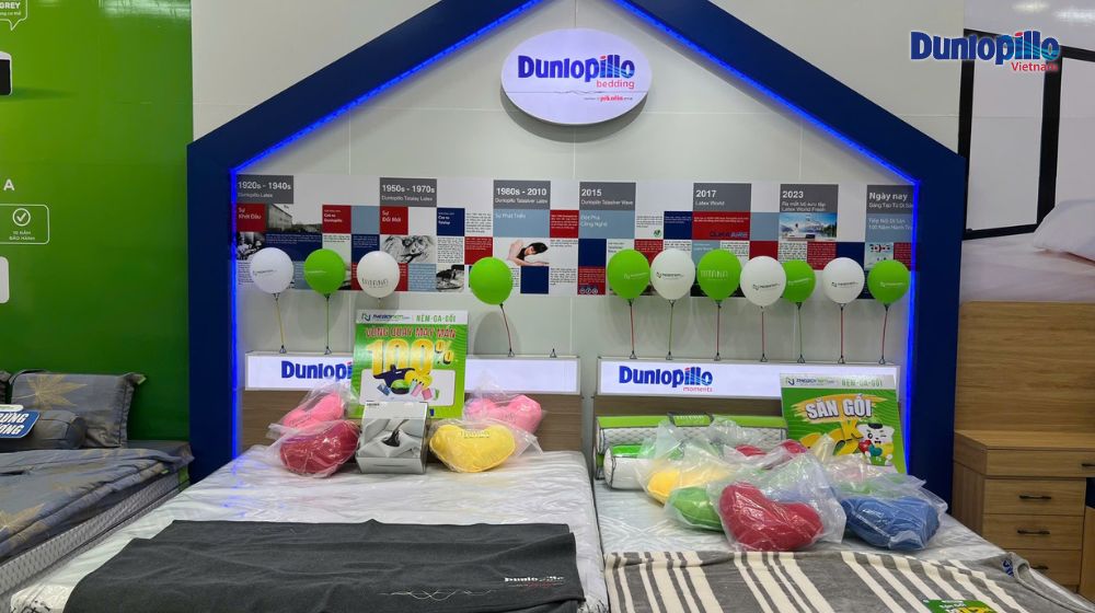 Khu vực trưng bày nệm Dunlopillo