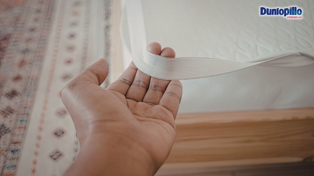 Tấm bảo vệ nệm sẽ giúp bảo vệ bề mặt nệm