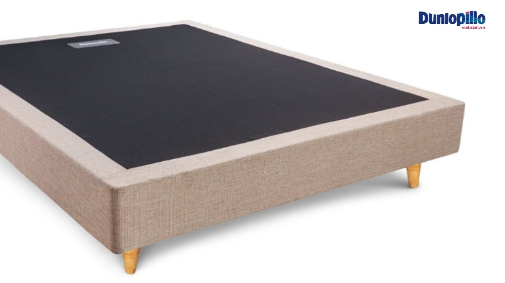 Divan có bề mặt phẳng, làm từ vải nên giúp nệm cố định tốt hơn